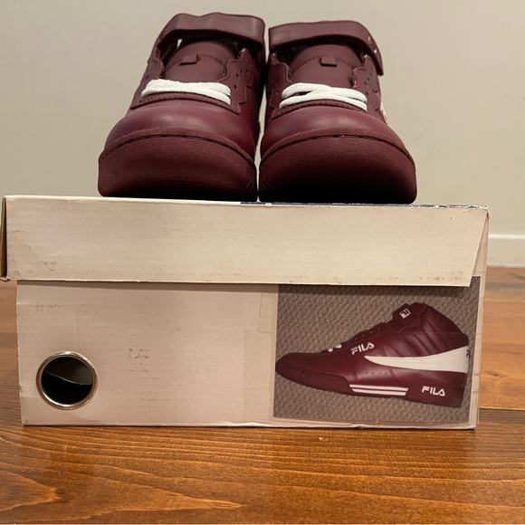 Vintage never worn 2000s Fila Sneakers - Picture 4 of 4